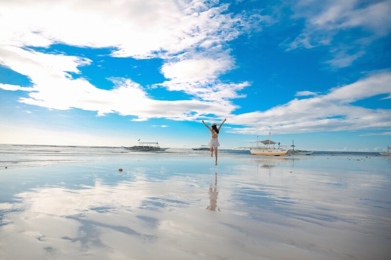 摘草莓、喂羊驼，畅享亲子田园时光
